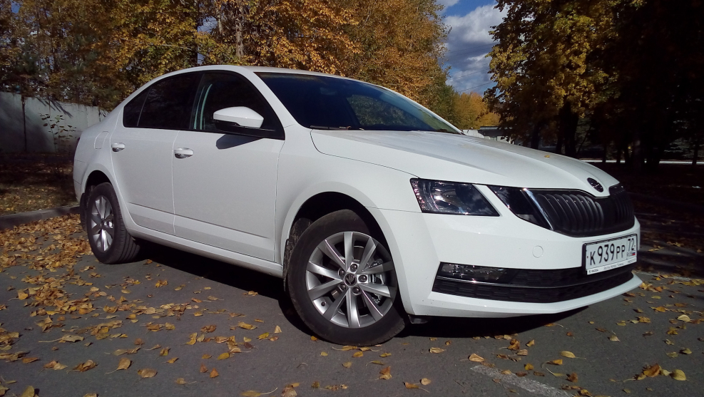 Škoda Octavia белая