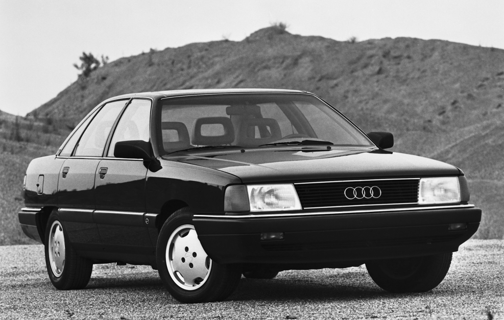 Ауди 100 с3 черная