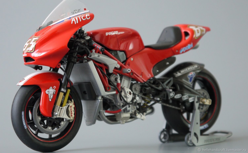 Tamiya 1/12 мотоцикл Ducati Desmosedici
