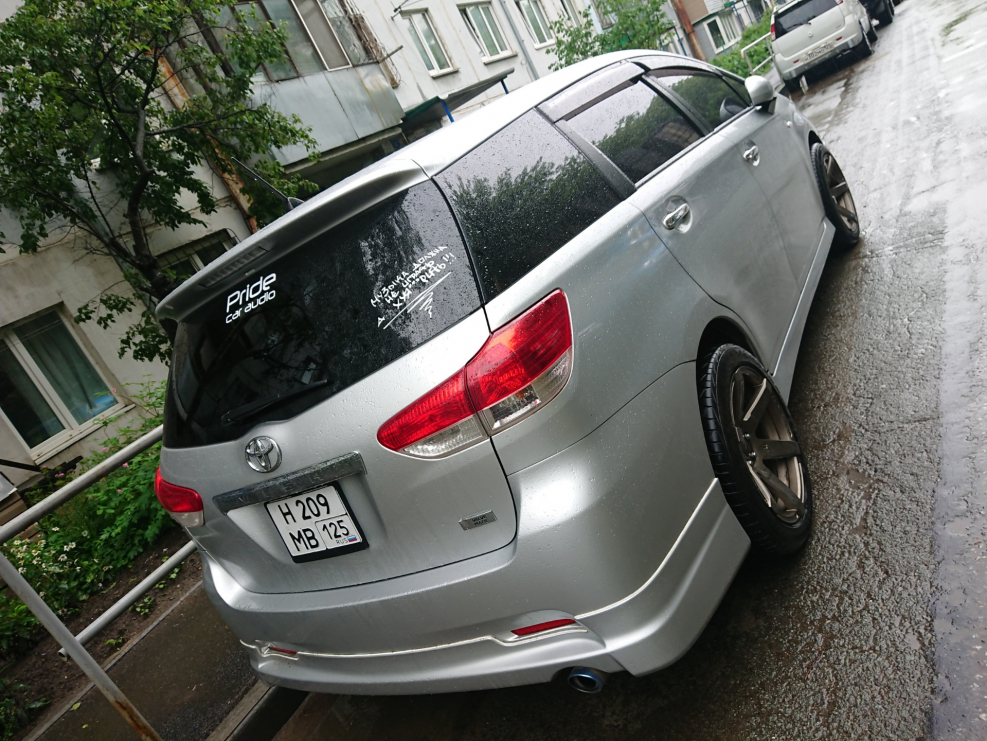 Toyota Wish (ae20) задний бампер