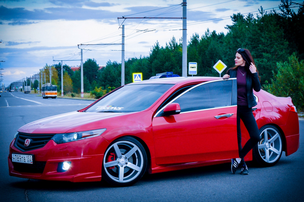 Honda Accord 7 Рестайлинг красная