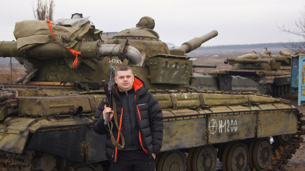Танкист около танка