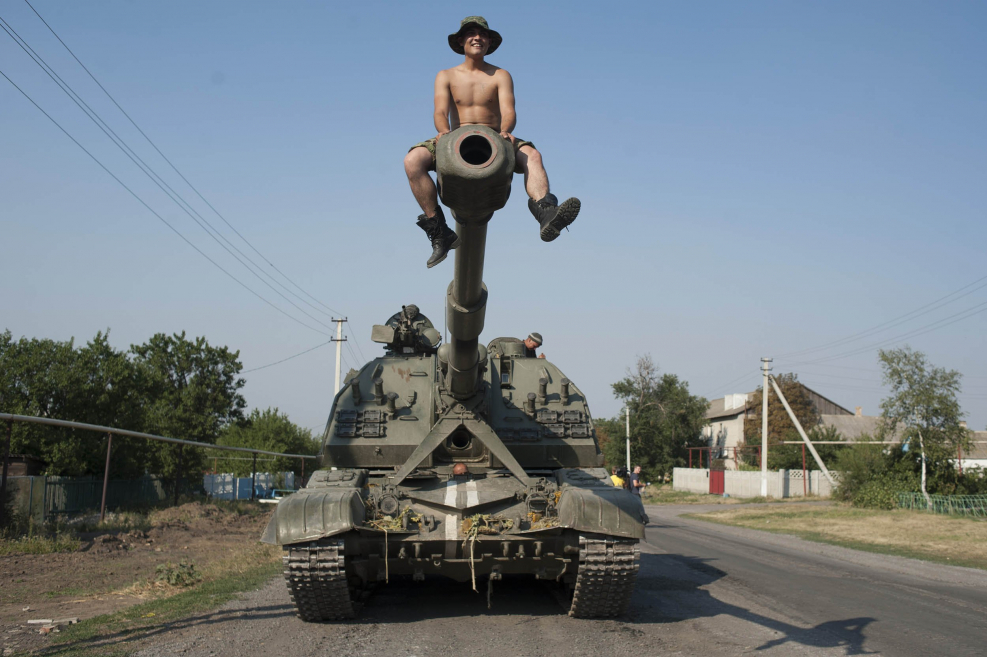 Парень в танке