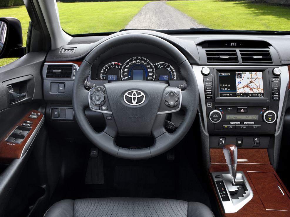 Toyota Camry 50 внутри