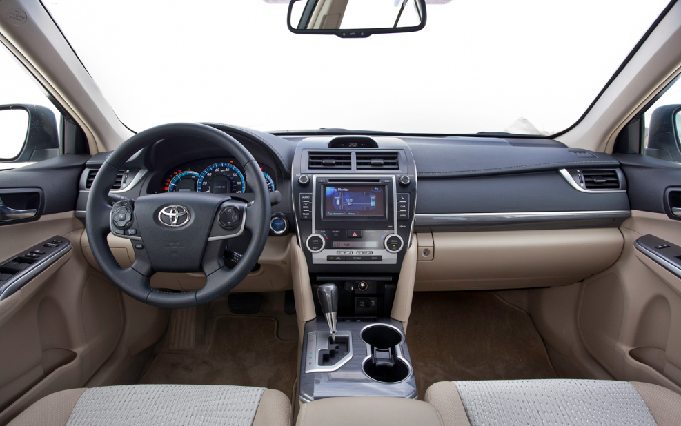 Toyota Camry салон