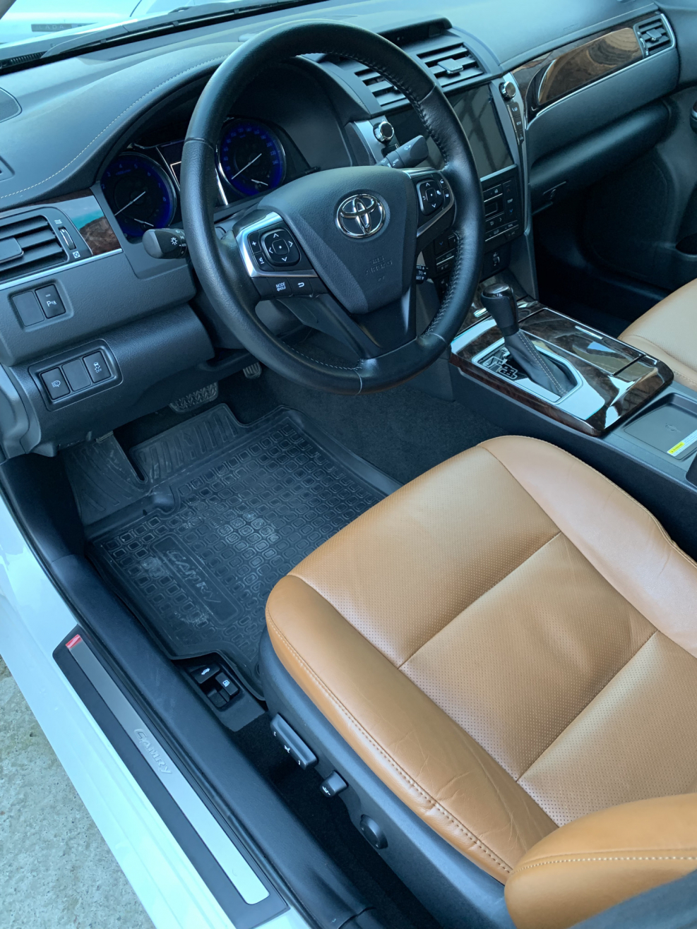 Toyota Camry 2015 салон