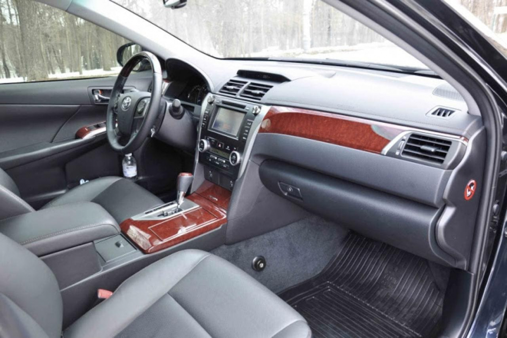 Салон Camry сзади для фона