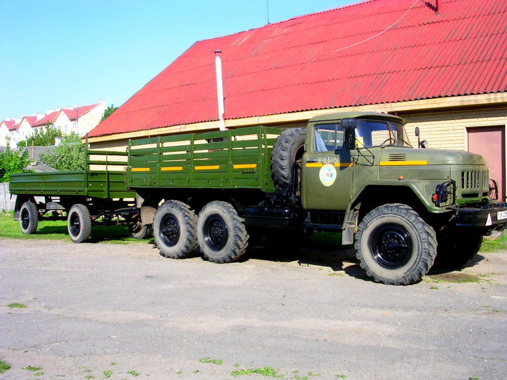 ЗИЛ 137 сзади