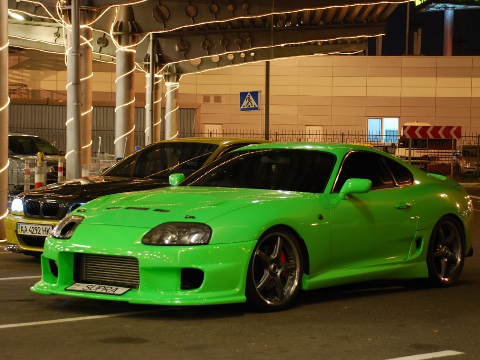 Toyota Supra зеленая
