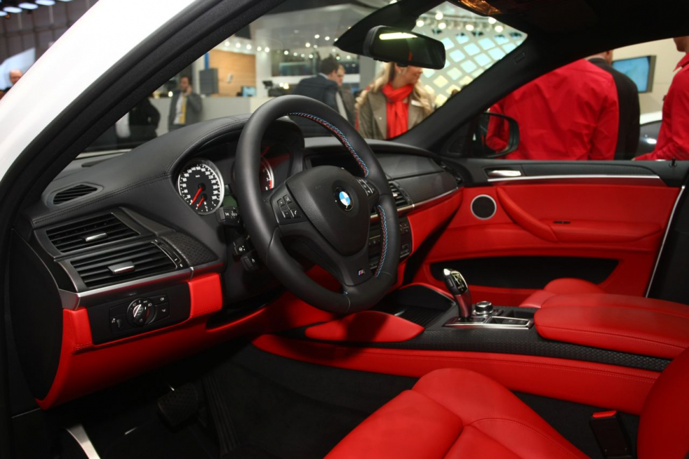 BMW x6 белый салон