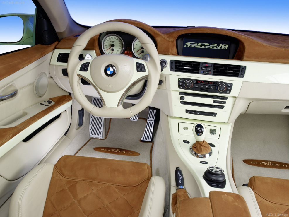 Интерьер салона автомобиля BMW