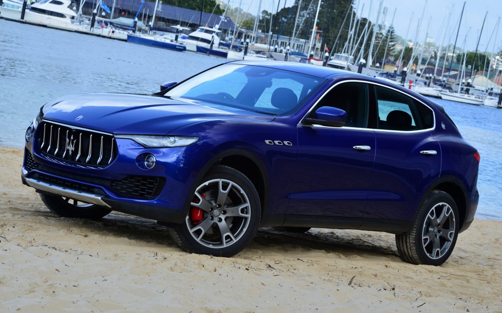 Maserati Levante красный