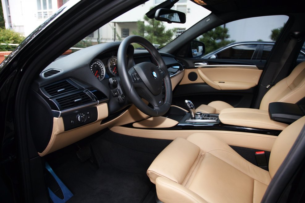 BMW x6 салон