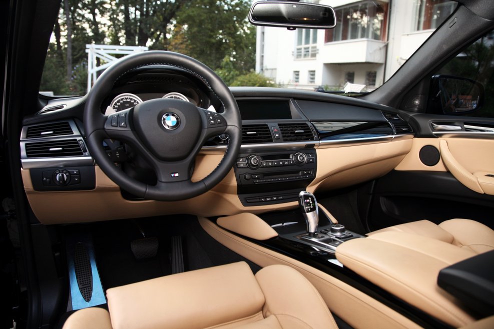 BMW x5m белый салон