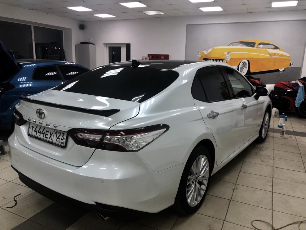 Toyota Camry 2019 черная