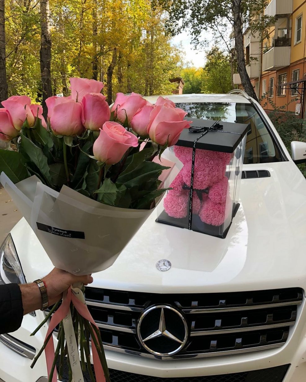 Цветы в автомобиле