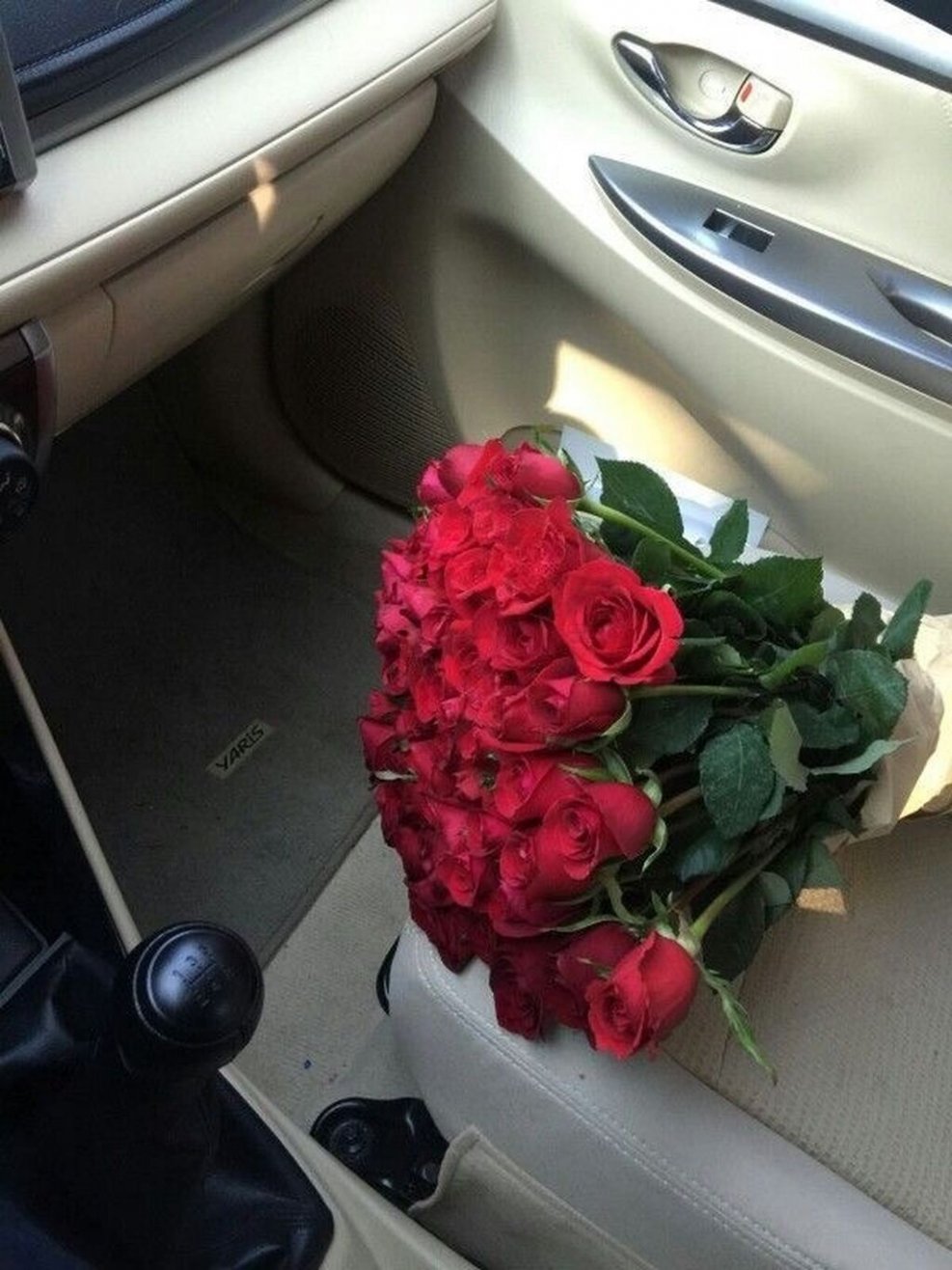 Цветы в салоне авто
