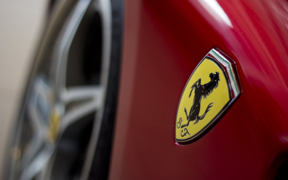 Ferrari значок