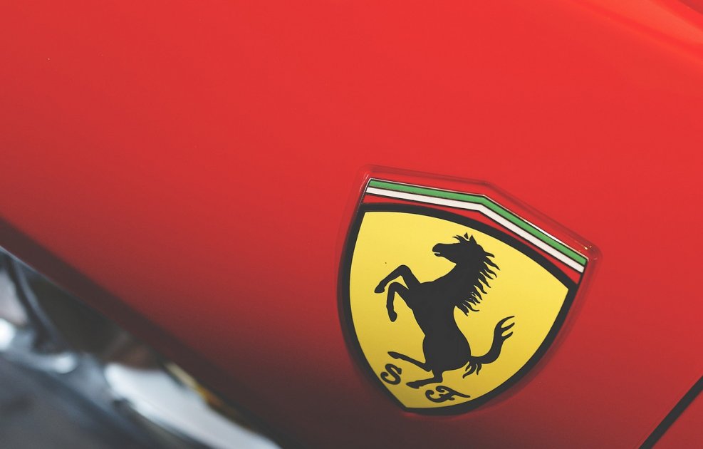 Эмблемы автомобилей Ferrari