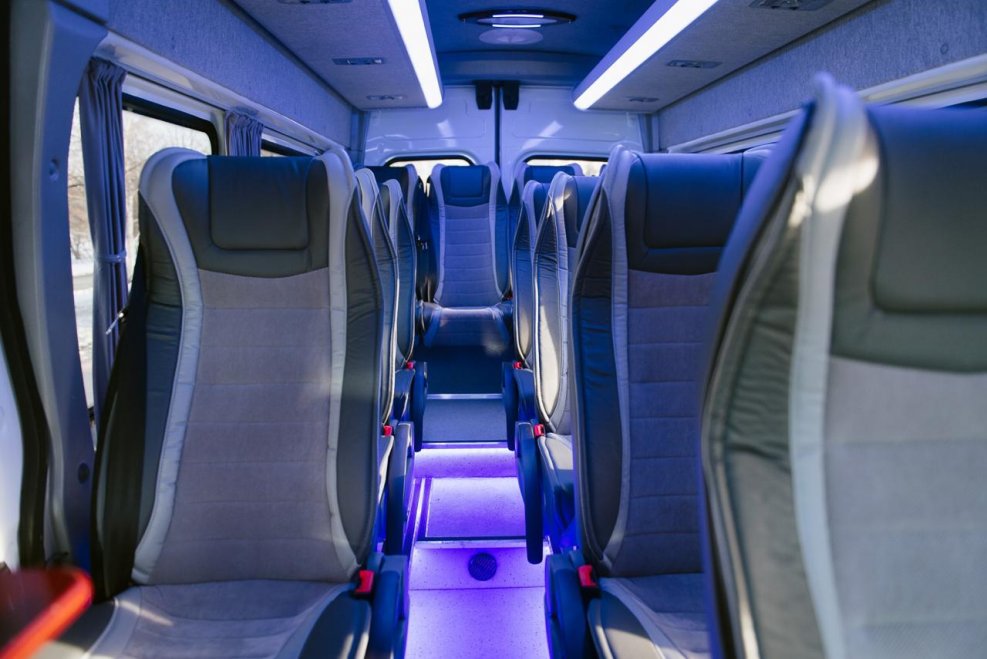 Ford Transit (мест: 17) салон