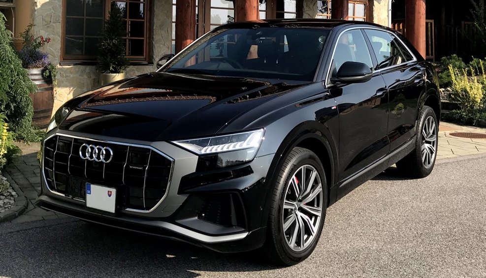 Audi q8 s line Black