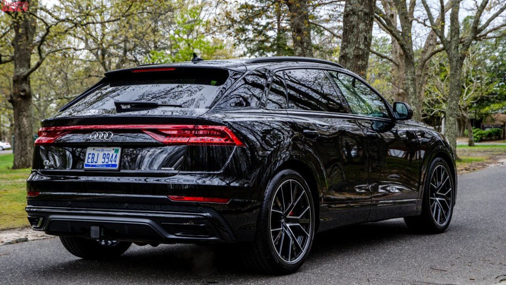 Audi q8 черная