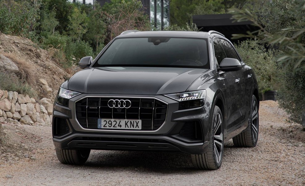 Audi q8 s line Black