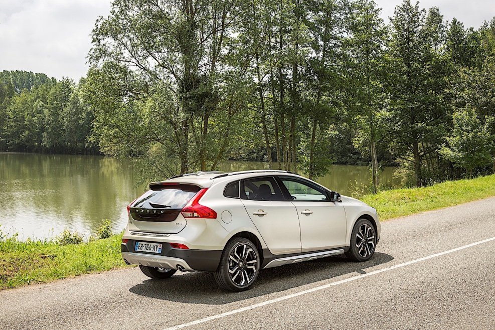 Volvo v60 Cross Country 2015