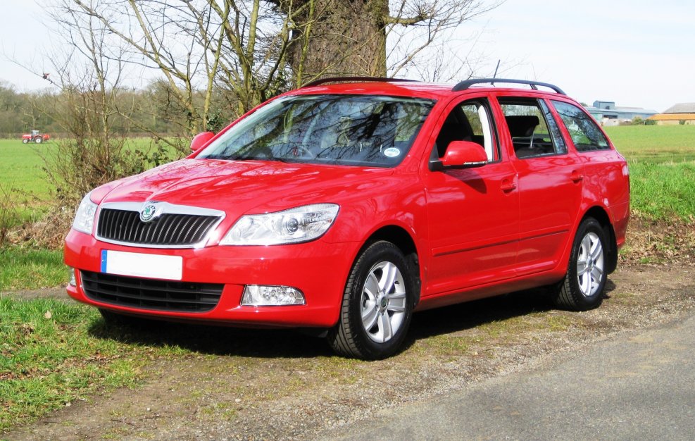 Skoda Octavia a5 красная