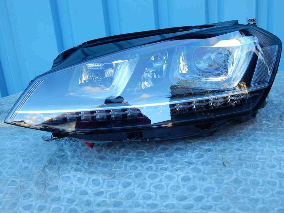 Стекло фары VW Jetta 2