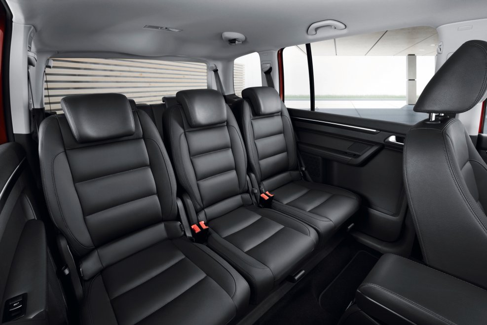 Volkswagen Touran 2010 салон