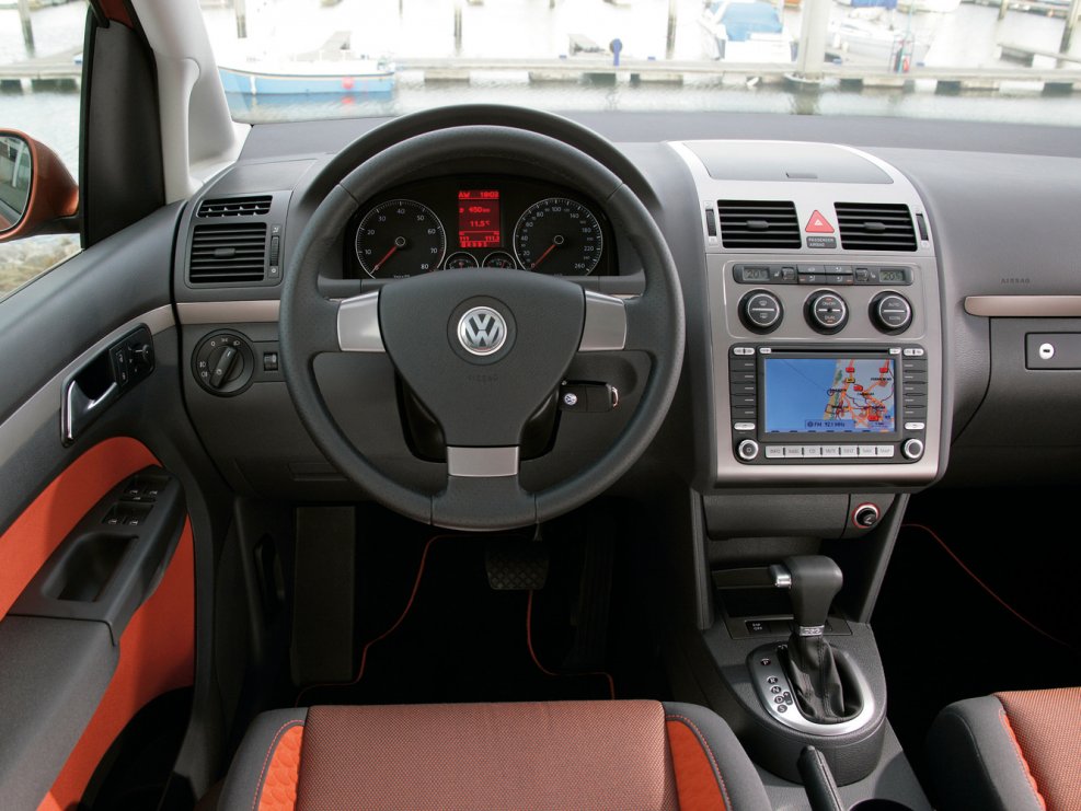 Volkswagen Touran 2007 салон