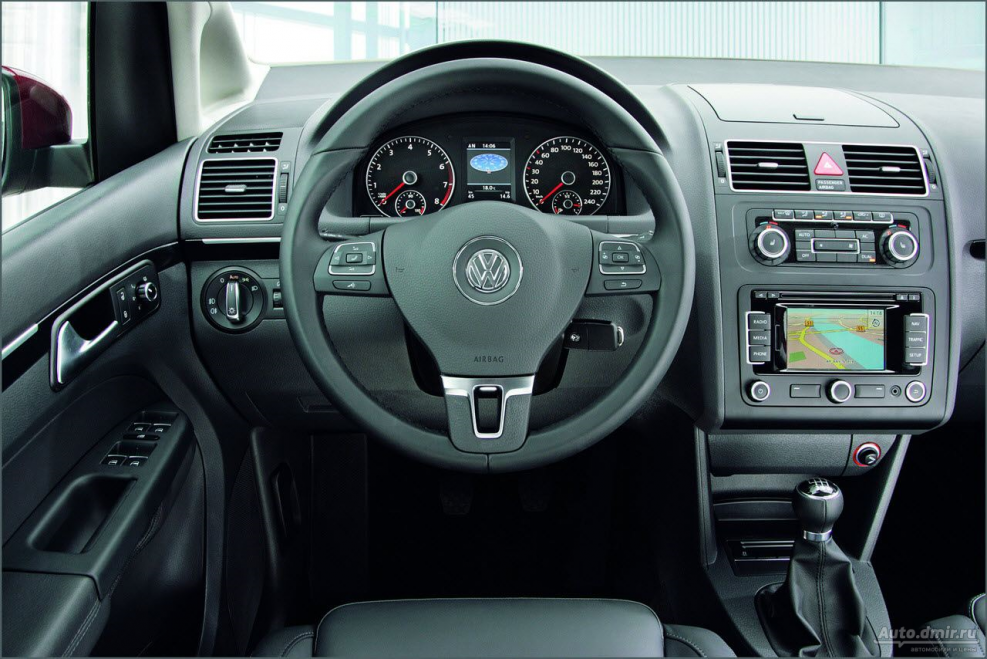 Volkswagen Touran 2010 салон