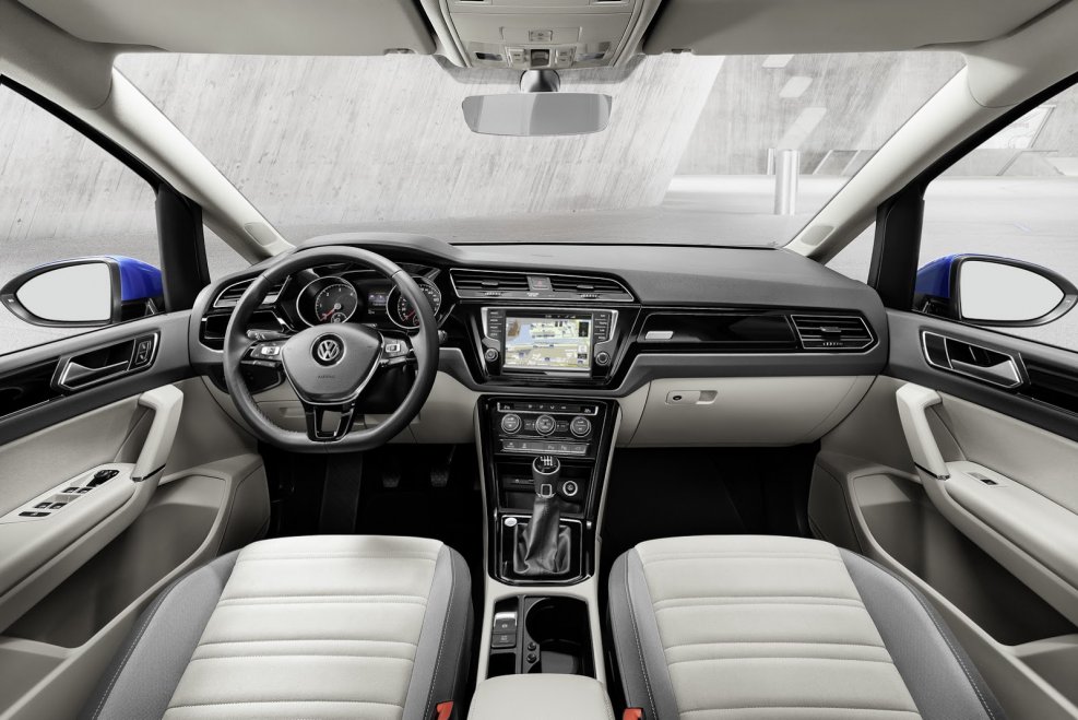 Volkswagen Touran 2020 салон