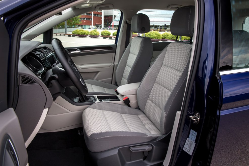 Volkswagen Touran 2019 салон