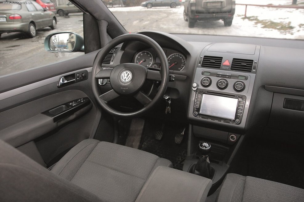 VW Touran салон