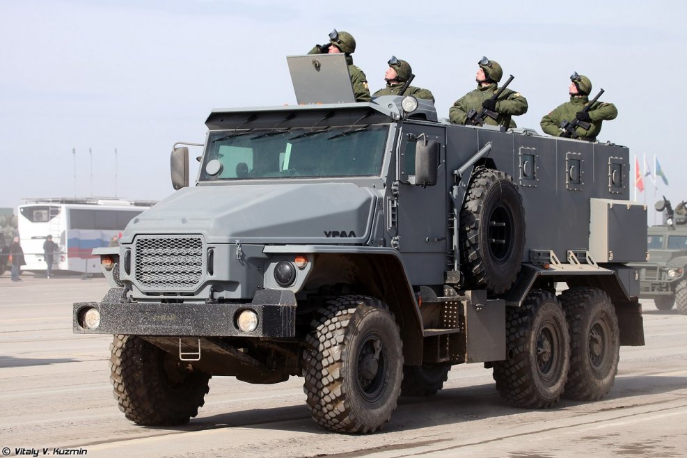 Урал 4320 военный бронированный