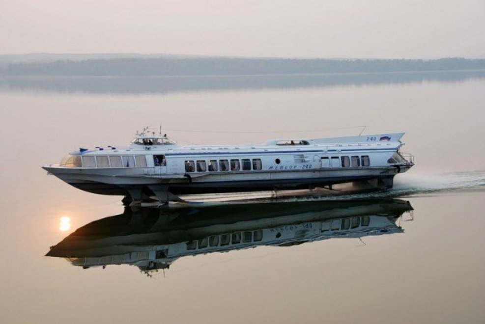 Метеор катер на подводных крыльях
