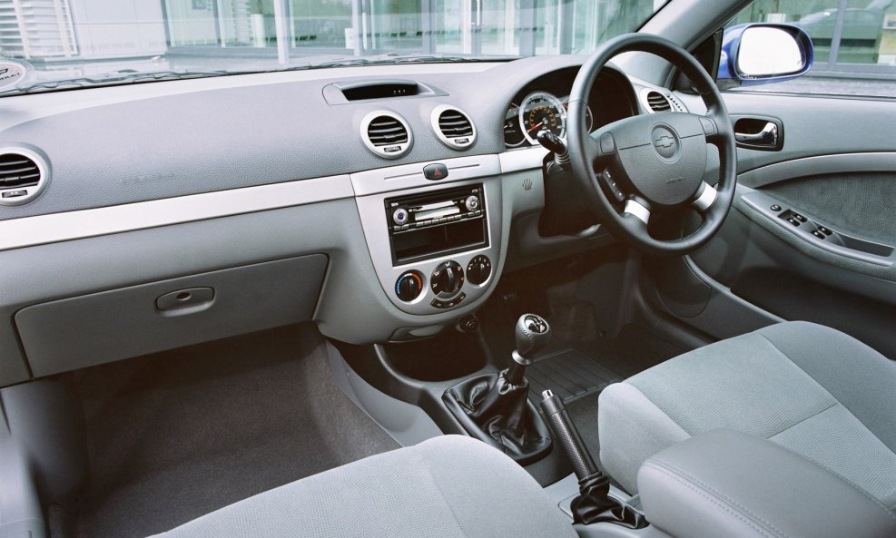 Chevrolet Lacetti хэтчбек салон