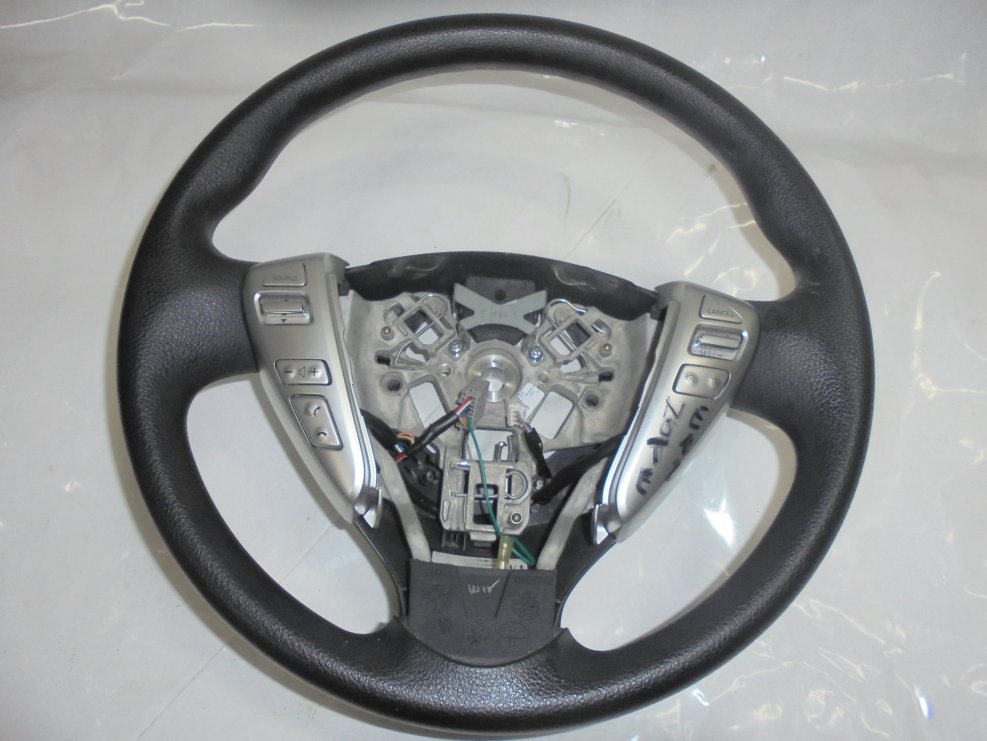 Руль Nissan Note