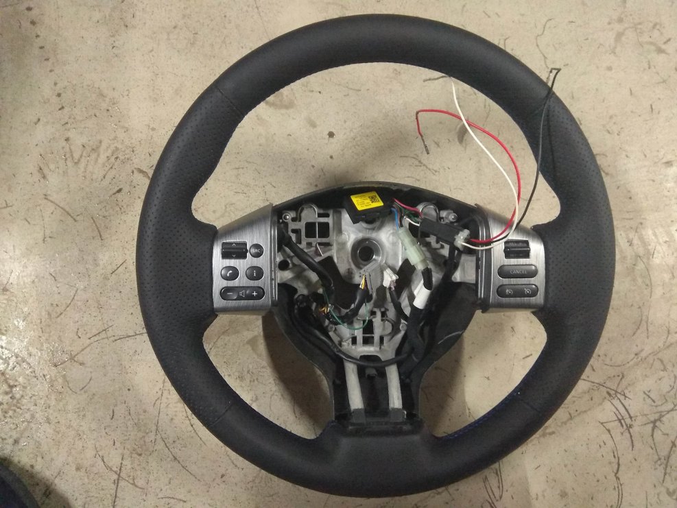 Руль с подогревом Nissan r50