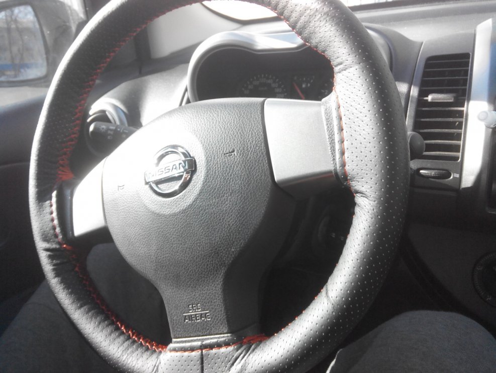 Перетянуты руль Nissan Note