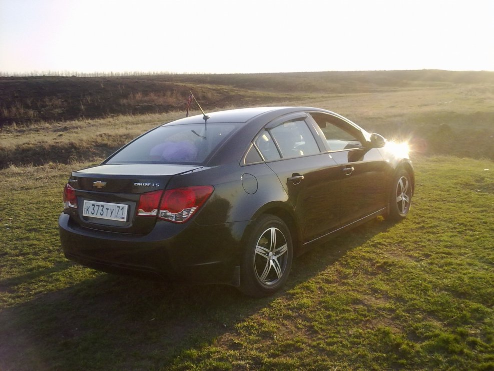Chevrolet Cruze черный седан