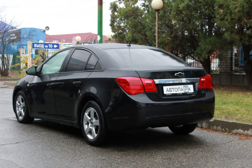 Chevrolet Cruze 2012 седан черный