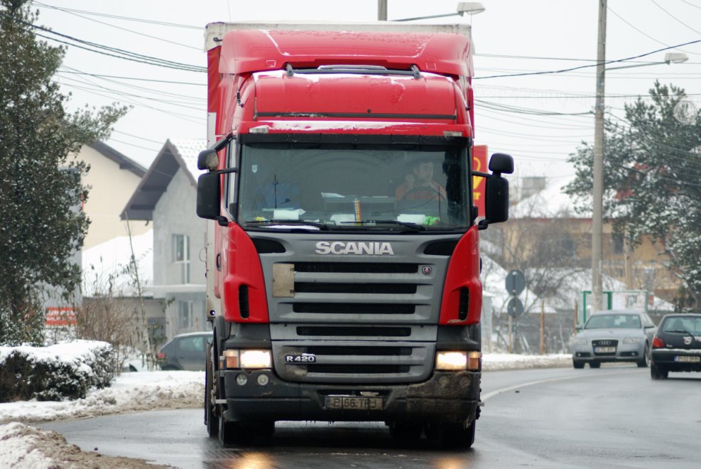 Тягач Scania r420 красная