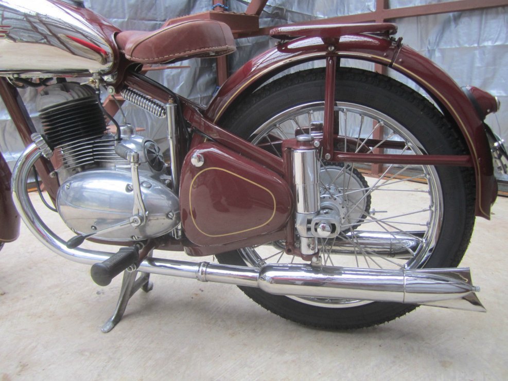 Ява 250 Perak