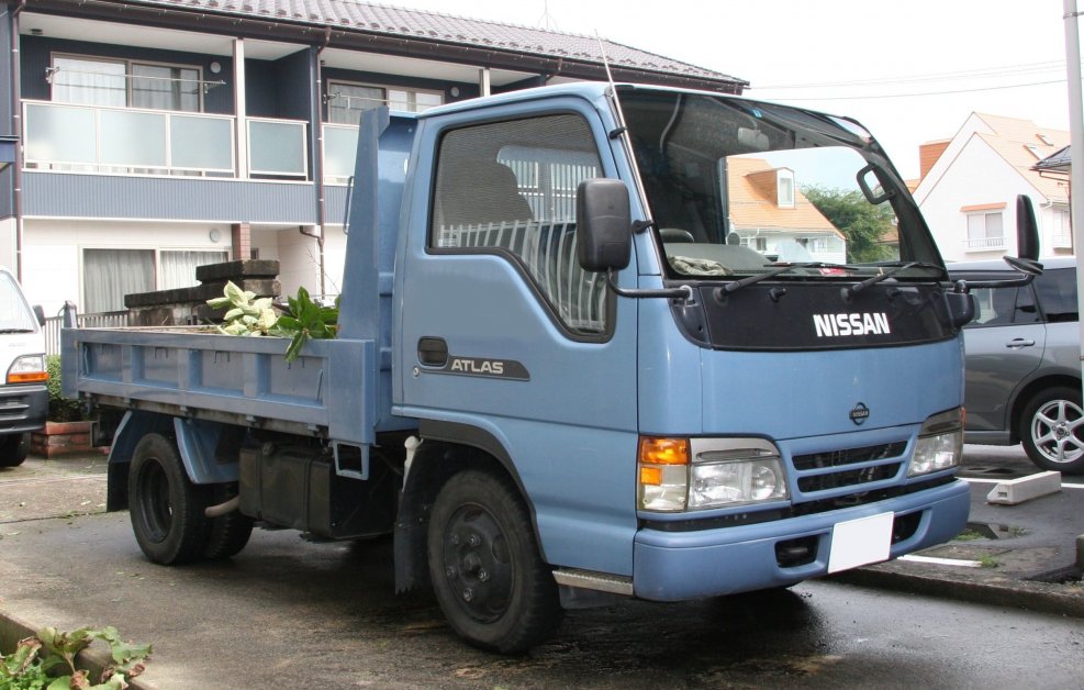 Грузовичок Nissan Atlas