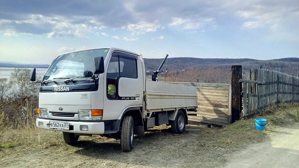 Nissan Atlas 100