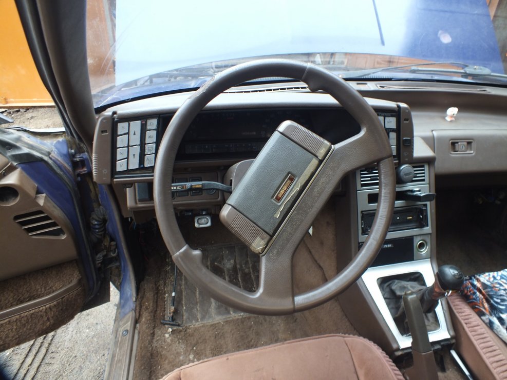Mazda 929 II (HB) салон