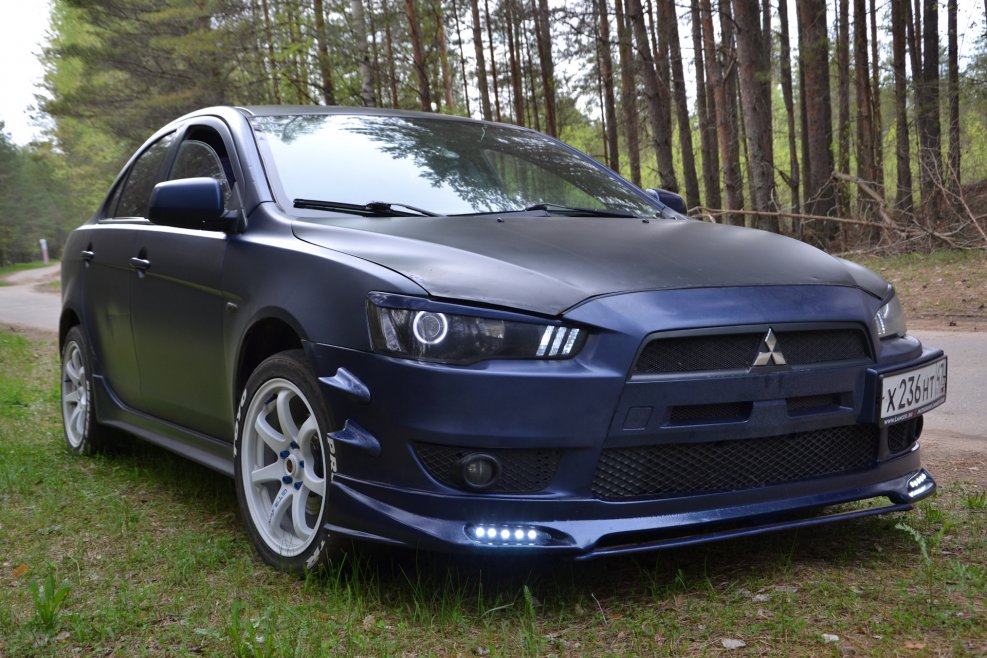 Mitsubishi Lancer 10 черный в обвесе